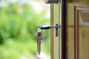 pexels-photo-101808.-keys-hanging-from-door