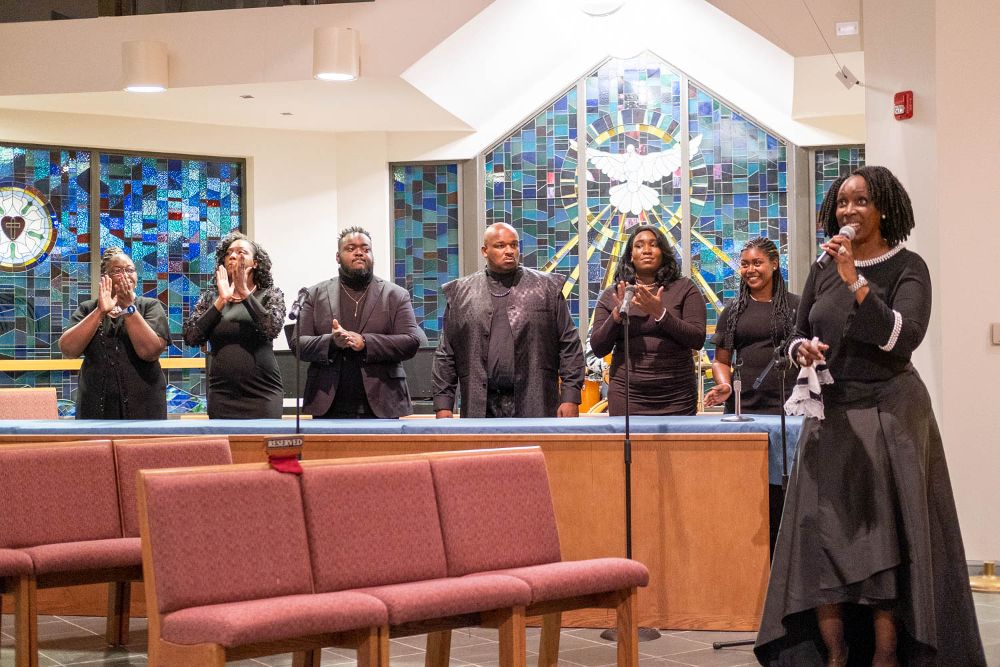 Bonita-Simmons-with backup singers_post