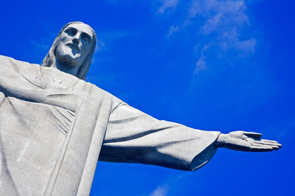 Jesus-statue_post